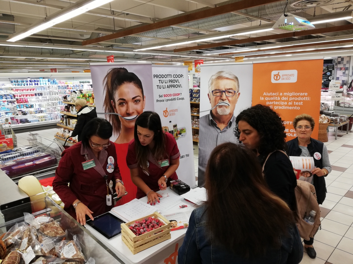 L'iniziativa "Approvato dai soci" nel punto vendita di Pontassieve